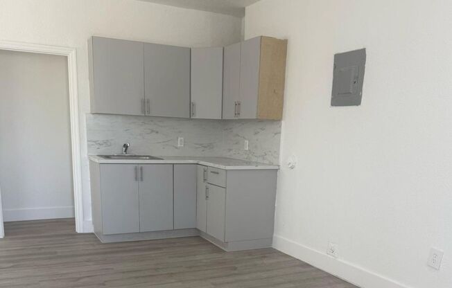 Studio, 1 bath, 400 sqft, $1,600, Unit 50-6