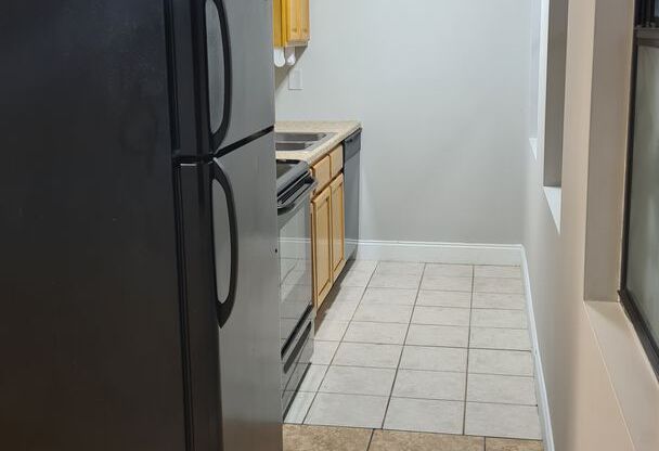 Studio, 1 bath, 750 sqft, $1,150, Unit Unit 103