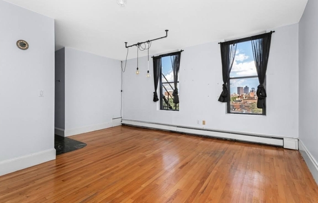 1 bed, 1 bath, 600 sqft, $3,700, Unit 6E