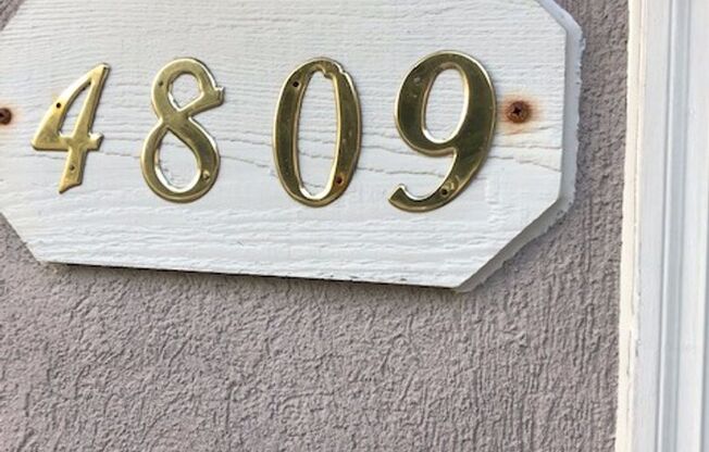 4809-4811 Geyser Blvd