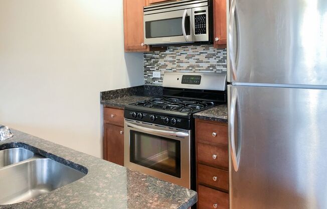 1 bed, 1 bath, 640 sqft, $2,350, Unit 1636-1