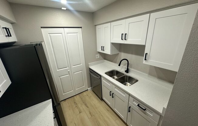 New Remodeled 2 bed 1 bath condo in Casselberry!