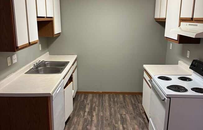 2 beds, 1 bath, 900 sqft, $875, Unit 110