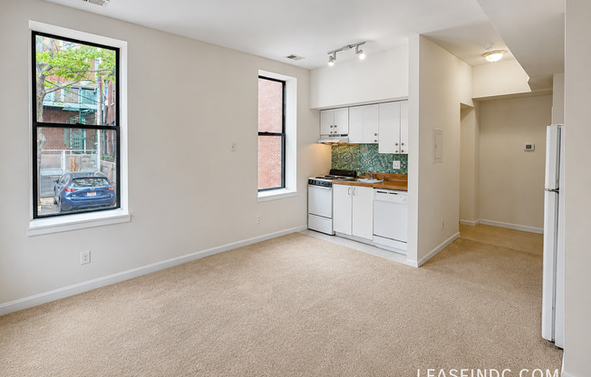 1532 15 ST NW