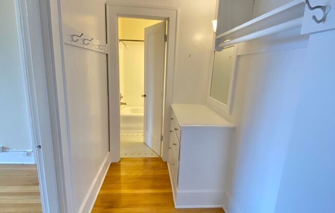 Studio, 1 bath, 425 sqft, $1,395, Unit 312