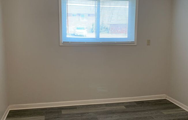 2 beds, 1 bath, 700 sqft, $875, Unit 9131