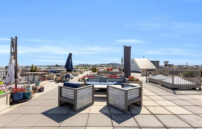 2 beds, 2 baths, 1,422 sqft, $5,300, Unit 612