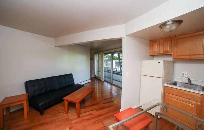 1 bed, 1 bath, 580 sqft, $1,800, Unit 12