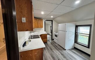 3 beds, 1 bath, $1,250, Unit Unit 2