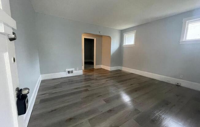 2 beds, 1 bath, 840 sqft, $1,200