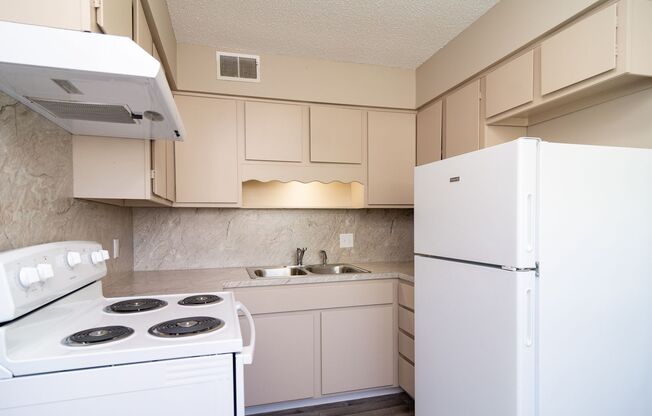 2 beds, 1 bath, 700 sqft, $950, Unit 0704