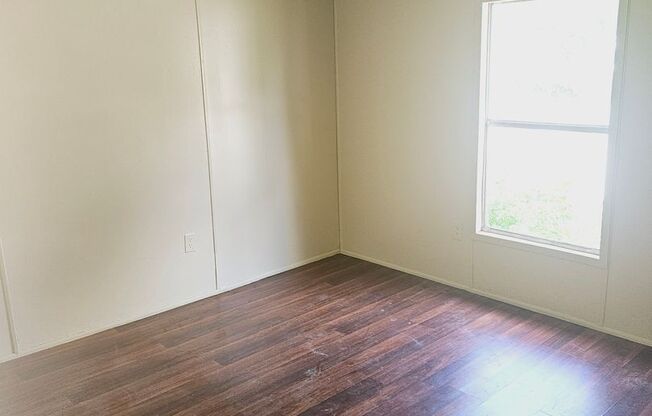 3 beds, 1 bath, $789