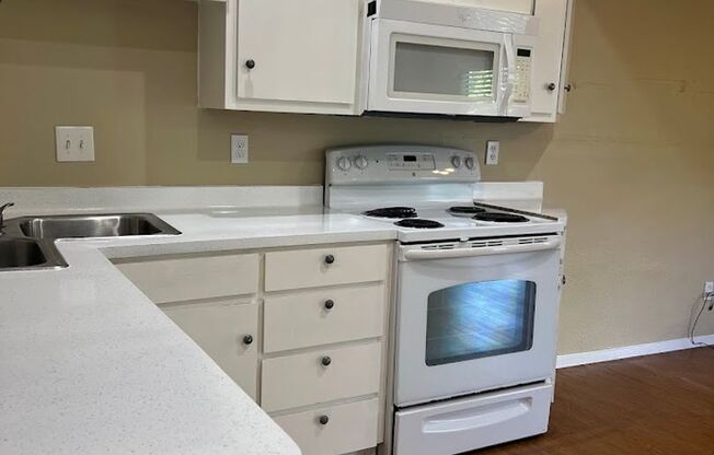 Studio, 1 bath, 500 sqft, $1,400, Unit 117