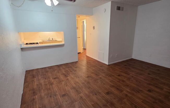 1 bed, 1 bath, 575 sqft, $949, Unit 43