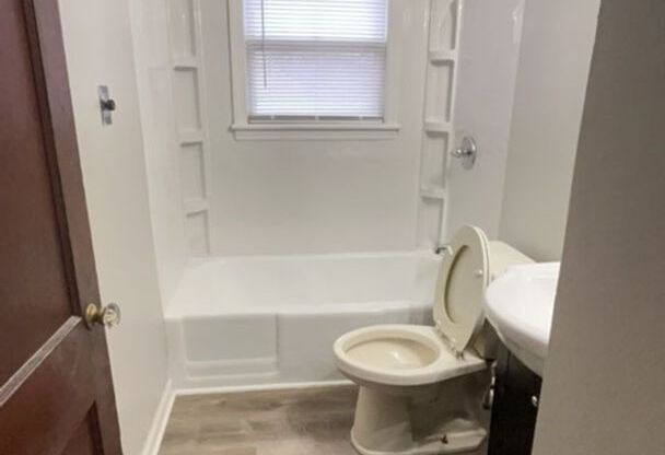 2 beds, 1 bath, $1,200