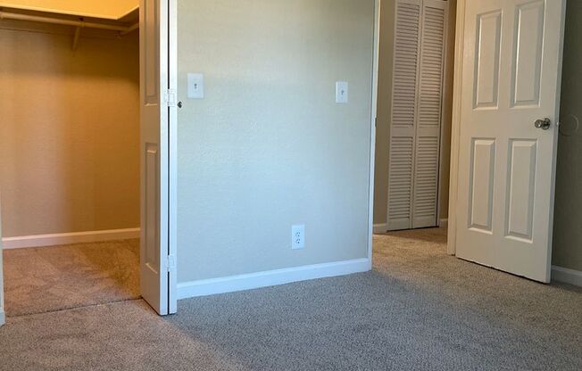 2 beds, 1 bath, 861 sqft, $1,725, Unit 122