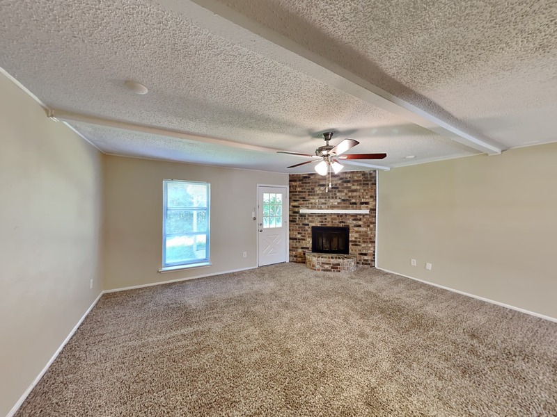 224 LAKEWAY CT