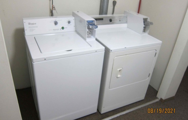 Large Two Bedroom Lower Unit In Germantown - Available for June