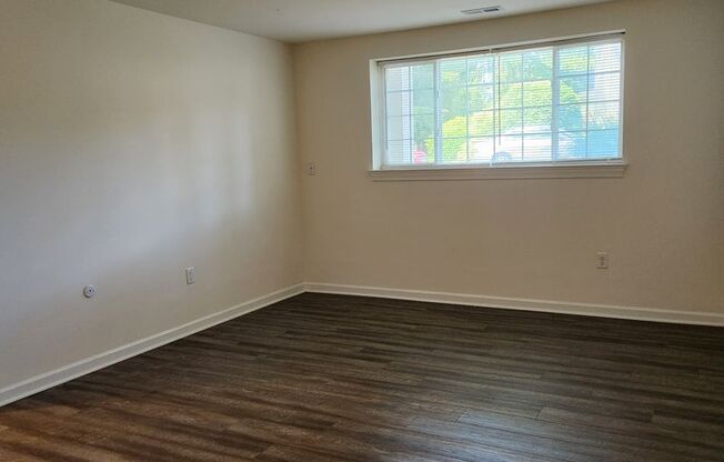 2 beds, 1 bath, 878 sqft, $1,285, Unit WY09013
