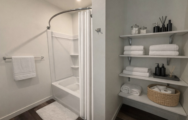 1 bed, 1 bath, 434 sqft, $2,095, Unit 202