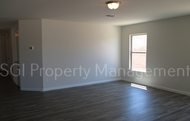 1053 W Greyhawk Loop