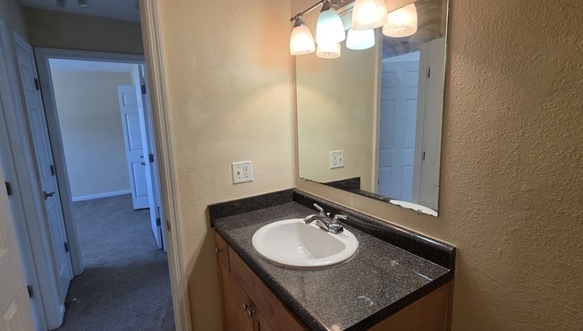 108 POMPANO DR SE