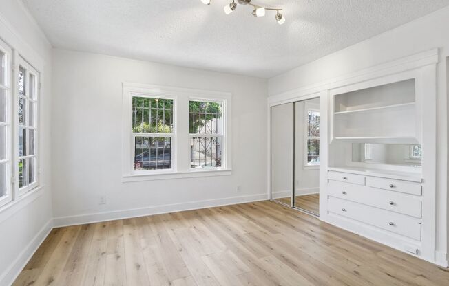 343 N. BENTON WAY