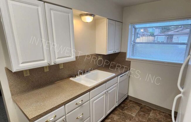 2 beds, 1 bath, $2,195