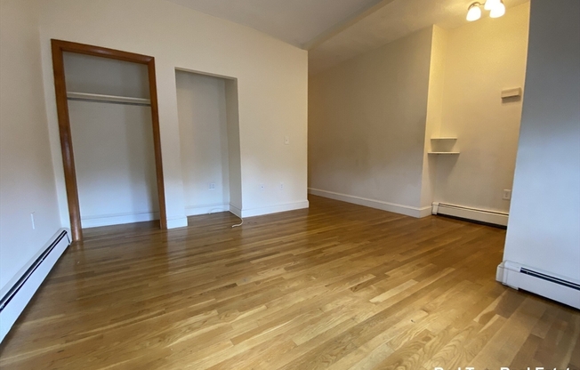 1 bed, 1 bath, 1,000 sqft, $2,200, Unit 14