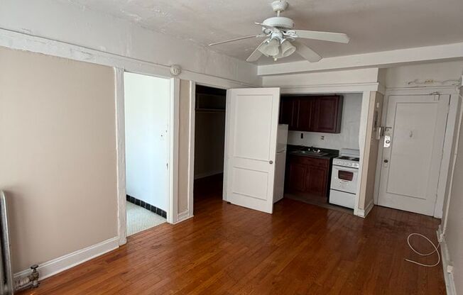Studio, 1 bath, $1,050, Unit 424