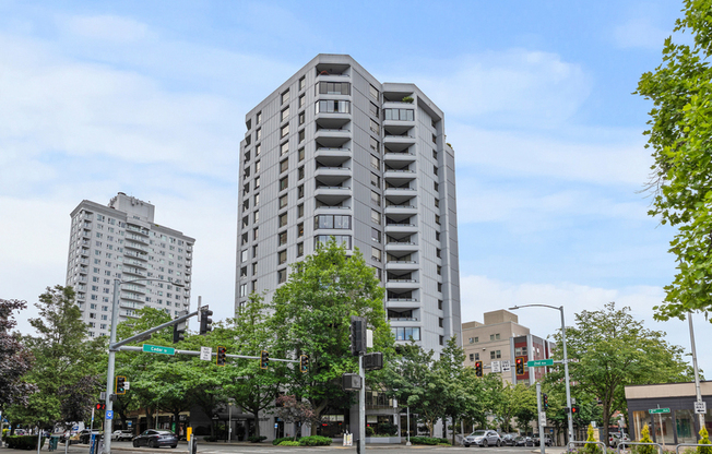 2621 2nd Ave Unit #404