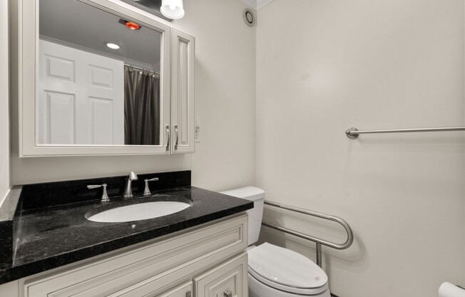 2 beds, 2 baths, 1,285 sqft, $5,750, Unit 5G