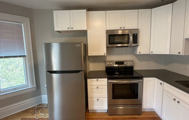 1 bed, 1 bath, 500 sqft, $2,325, Unit 1602 Walnut St Unit #3