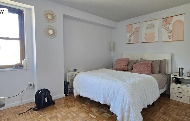 3 beds, 1.5 baths, $8,350, Unit 14G