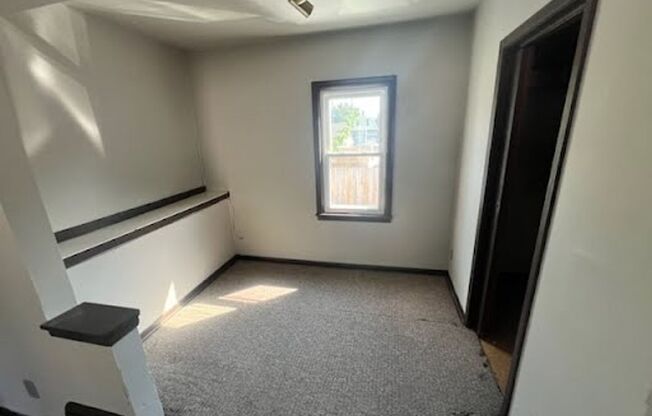 2 beds, 1 bath, $1,075