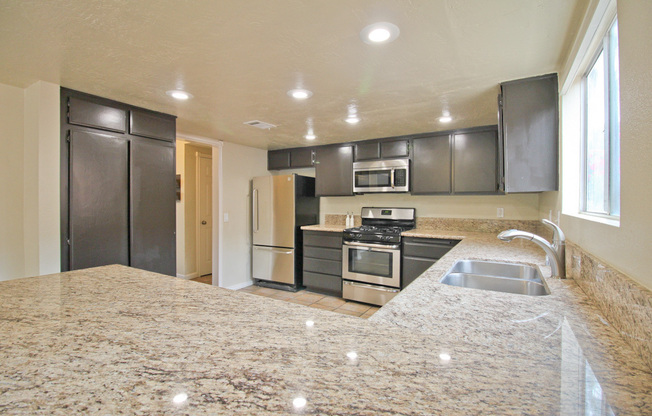 3 Bedroom 2.5 Bath Plus Bonus Room Available in Redlands!