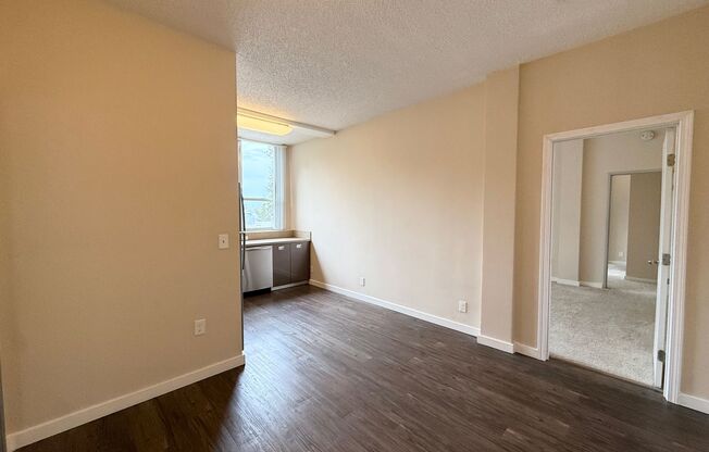 3 beds, 2 baths, 950 sqft, $2,395, Unit 314