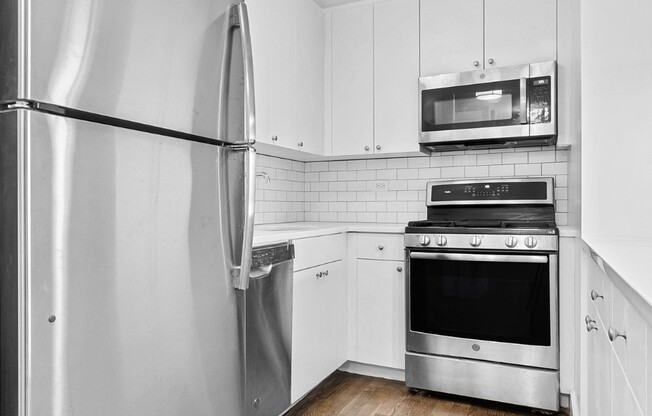 1 bed, 1 bath, $4,700, Unit 22G