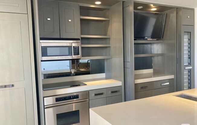 2 beds, 3 baths, 2,085 sqft, $7,250, Unit 1207