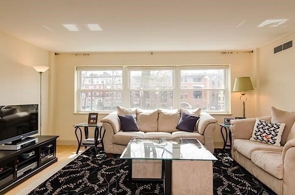 1 bed, 1 bath, 871 sqft, $3,100, Unit 206