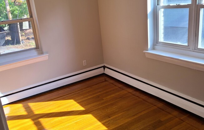 2 beds, 1 bath, $2,950, Unit 3