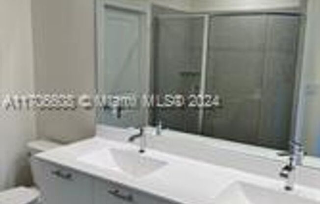 3 beds, 2 baths, $3,200, Unit 10270 NW 66th St appt 107 (A11706608)