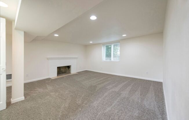 Burien Mother in law 2 bed unit is a commuters dream.
