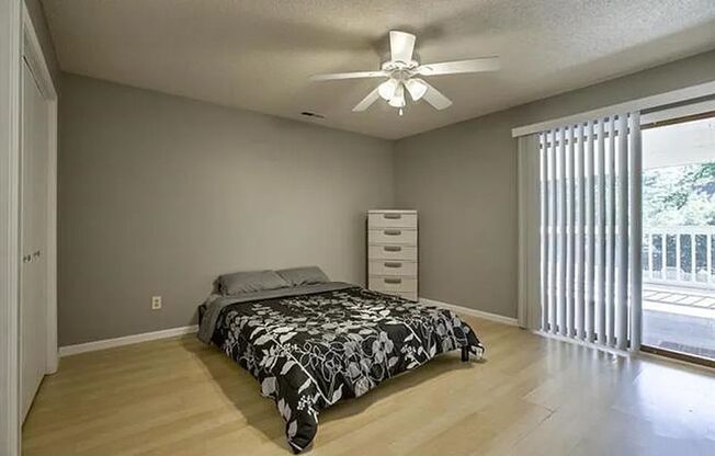 203 Deerfield Lane - 3 bedroom Townhouse