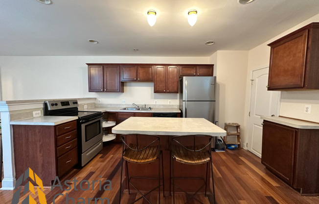 Live in Comfort: Spacious 3 Bedroom 2 Bathroom & Backyard Oasis