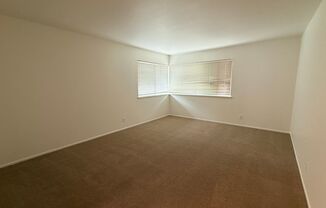 3 beds, 1 bath, $2,900, Unit 2053 Central Ave G (LO)