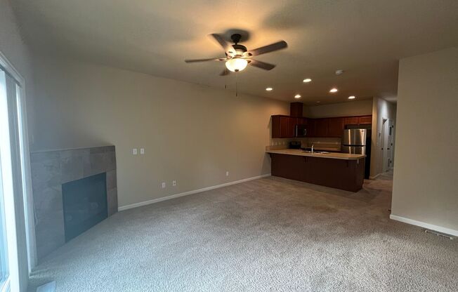 Move in by 12/19 and get 2 weeks free in January! Well-Maintained Townhome in Desirable SW Portland