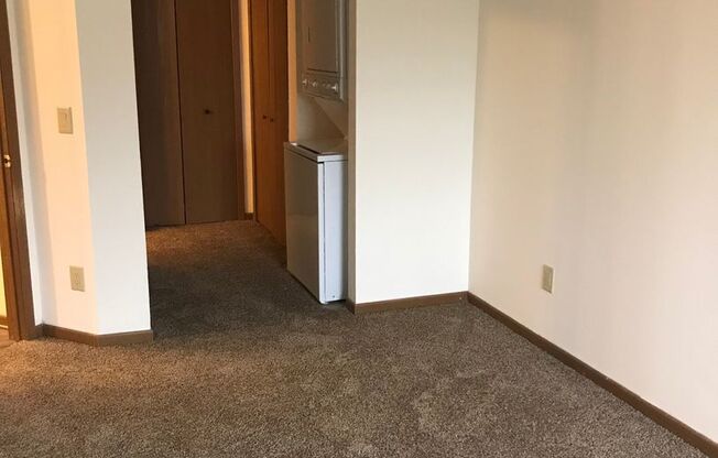 3 beds, 1 bath, 1,040 sqft, $1,695, Unit 3164-206