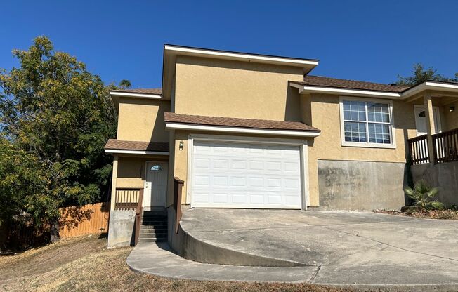 3/2.5/1 close to IH 35 for Commuters / Fenced in Yard / CISD