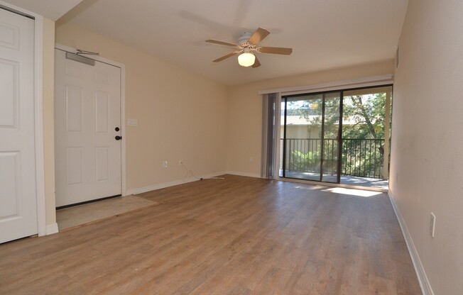Lovely Winter Springs Condo ~ Vinyl Plank Flooring and Large Screened Patio!